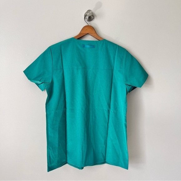 FIGS E.A.C. Lekei Utility Scrub Top - Picture 9 of 10